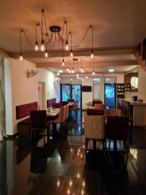 Гостиница Haggai Tourist Bungalow  Коломбо